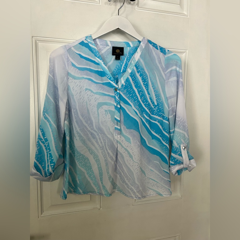 JM Collection Blue and White Wave Pattern Blouse